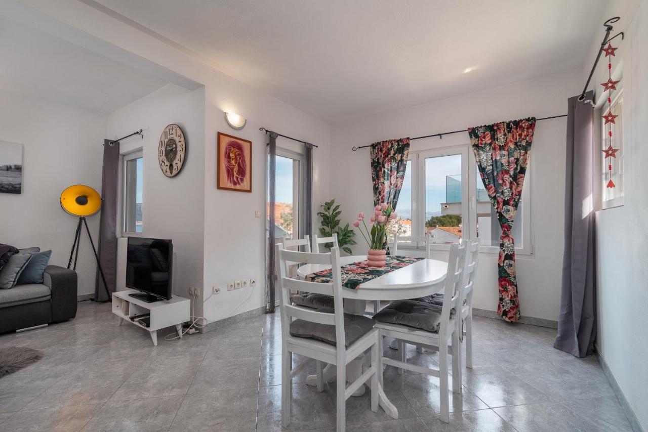 טרוגיר Holiday Villa Nostra מראה חיצוני תמונה