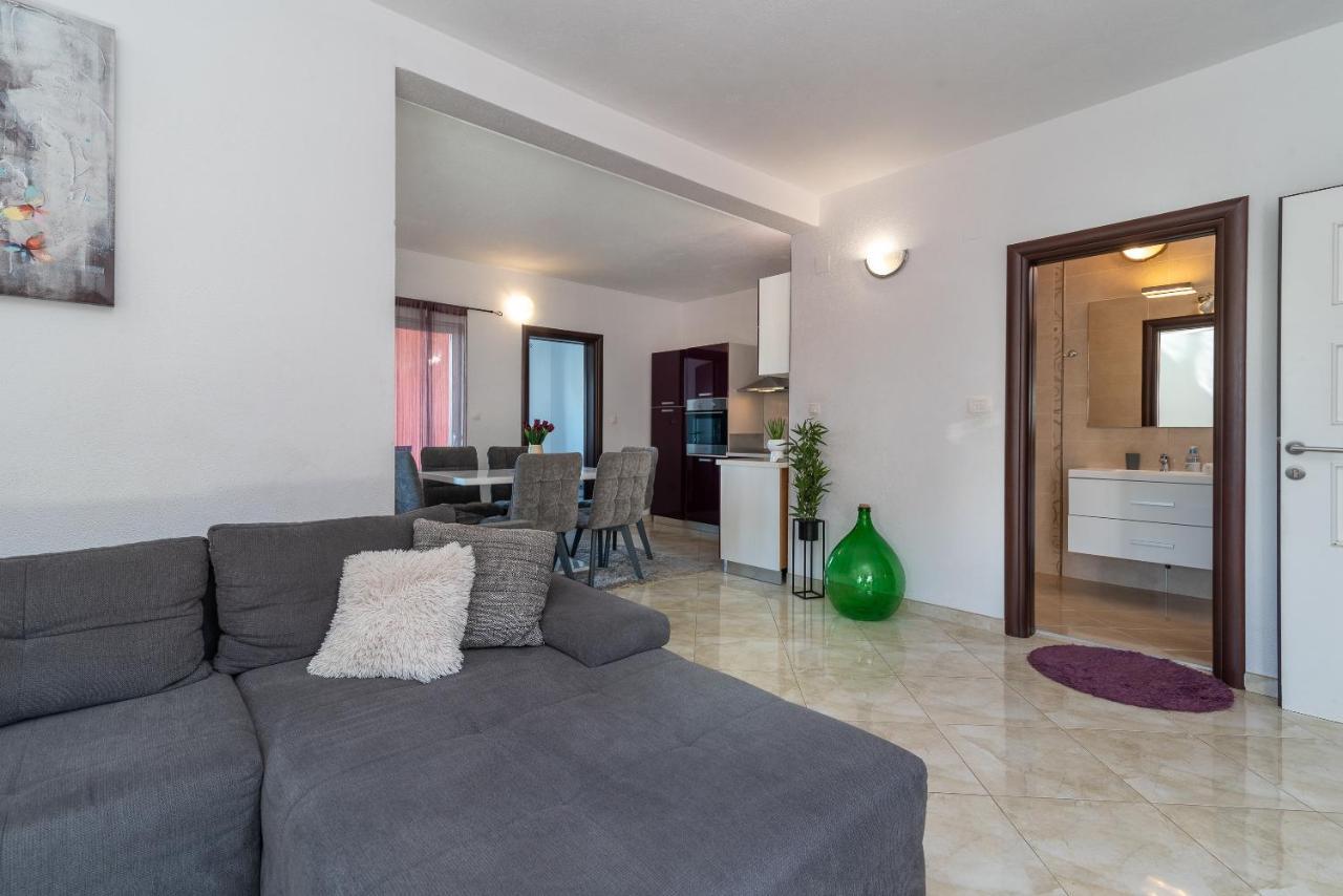 טרוגיר Holiday Villa Nostra מראה חיצוני תמונה