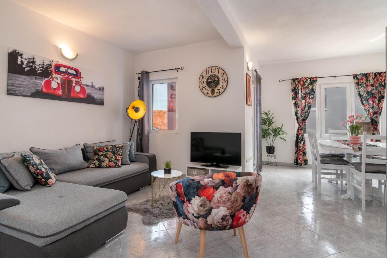 טרוגיר Holiday Villa Nostra מראה חיצוני תמונה